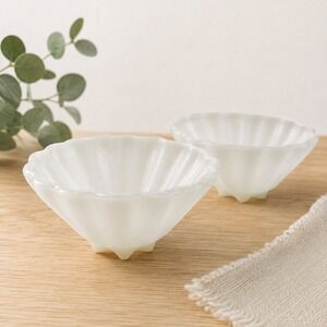 Vintage Milk Glass Scalloped Ribbed Bowls Set of 2 White Starburst Footed 5.5"